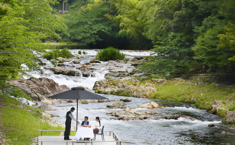 川と緑の豊かな自然に調和した心潤う温泉宿